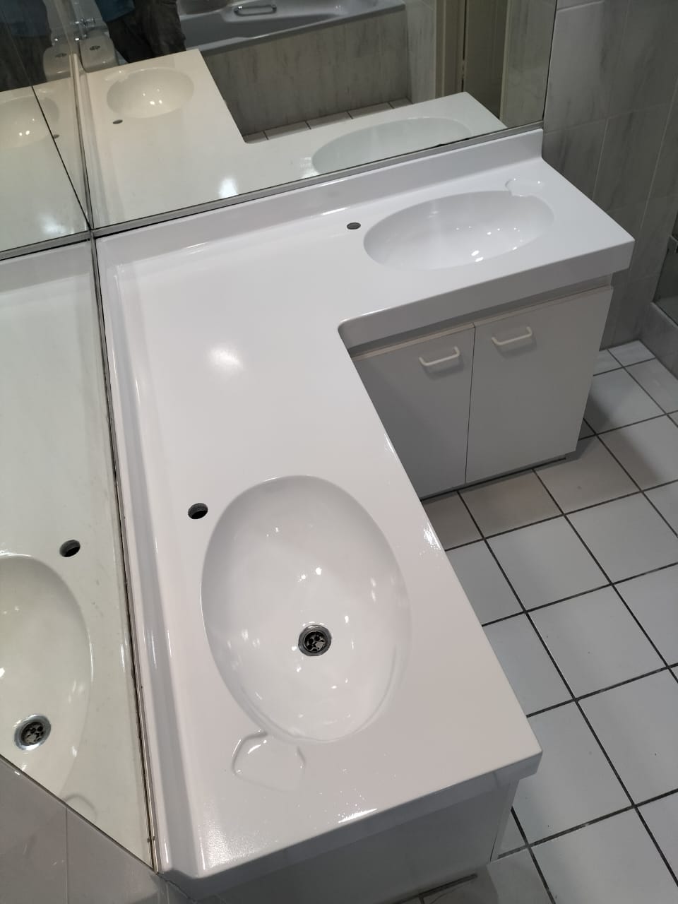 Hand basin spray glazing and cosmetic vanity restoration Table View