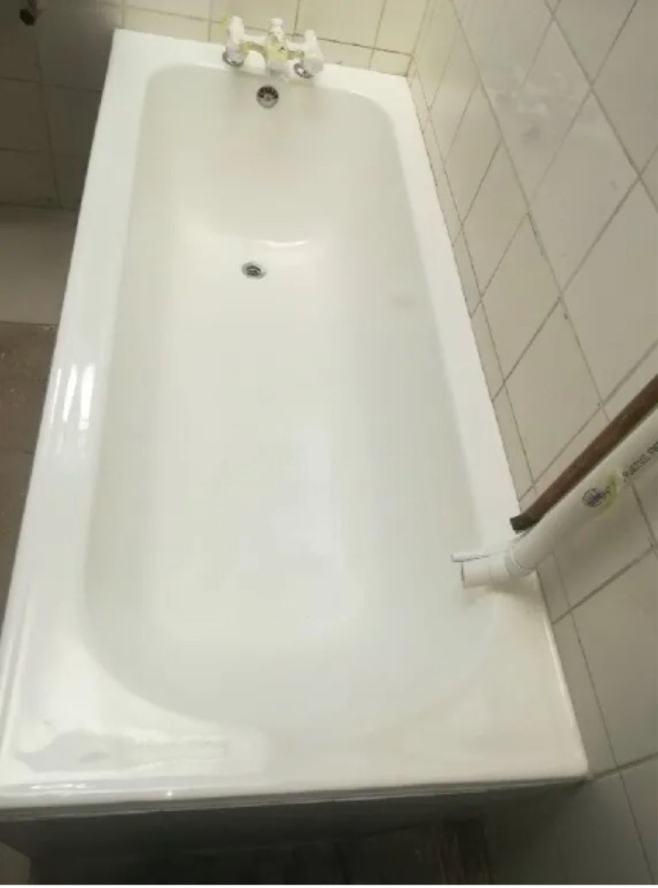 Completed bathtub re enamelling and high gloss surface coating Milnerton